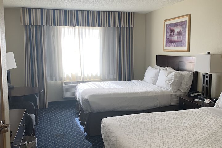 Room 16 of 32