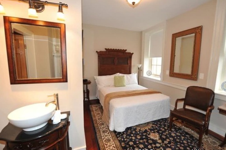 Room 15 of 33