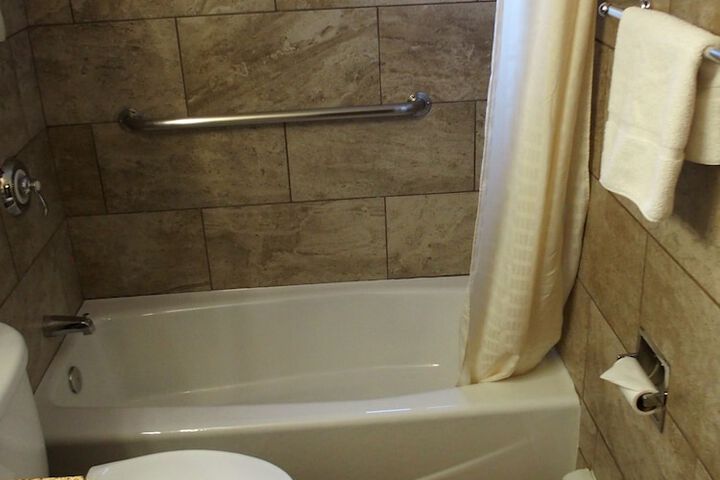 Room 42 of 117