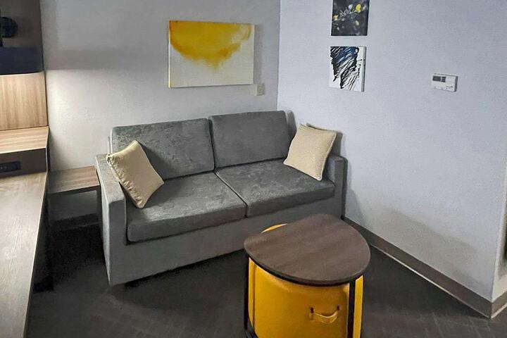 Room 16 of 29