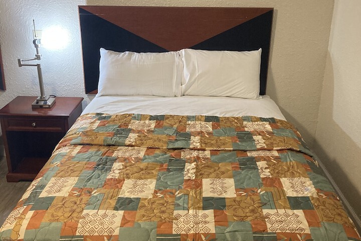 Room 24 of 29