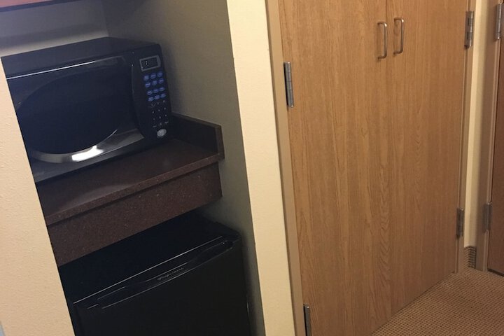 AmericInn by Wyndham Monmouth