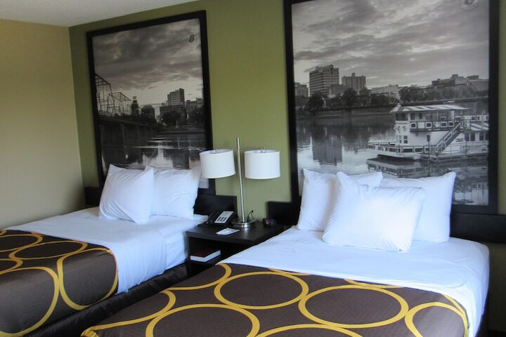 Super 8 by Wyndham New Cumberland