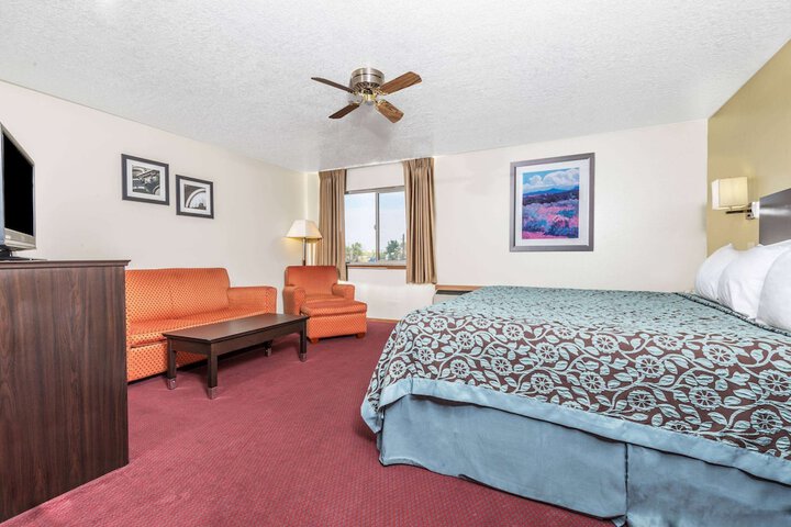 Room 10 of 14
