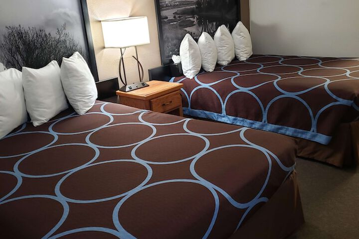 Room 33 of 42