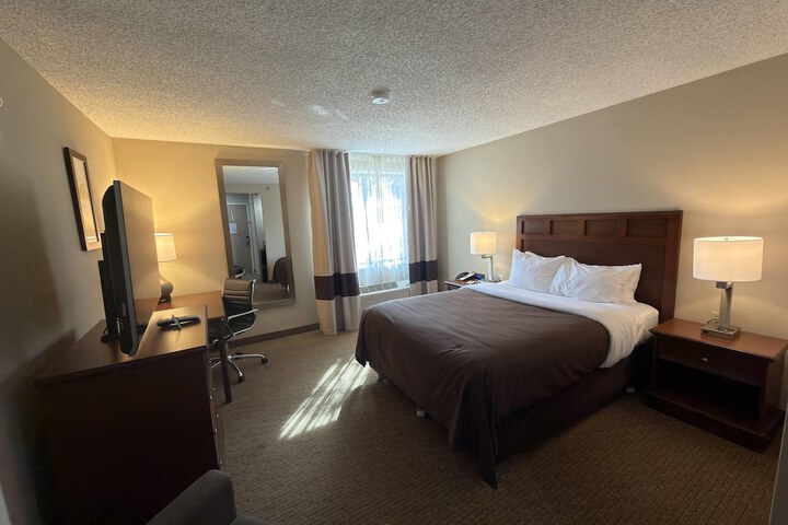 Wingate by Wyndham Utica