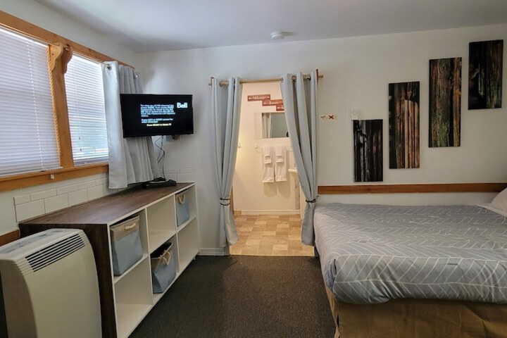 Room 83 of 147