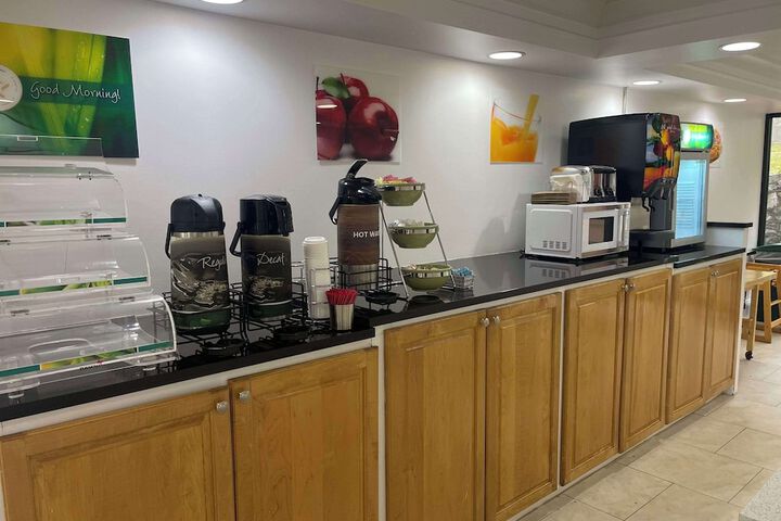 Breakfast/Coffee Service 21 of 23
