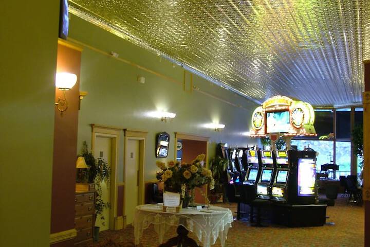 Martin & Mason Hotel