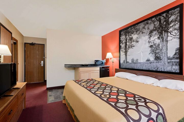 Room 9 of 15