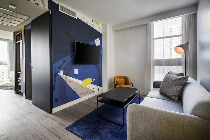 Room 43 of 68