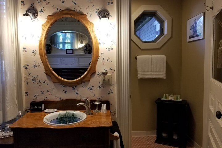 Room 50 of 73