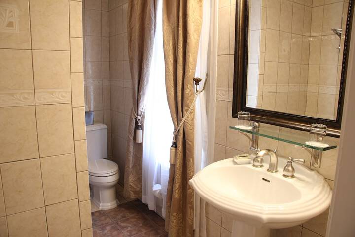 Room 121 of 235
