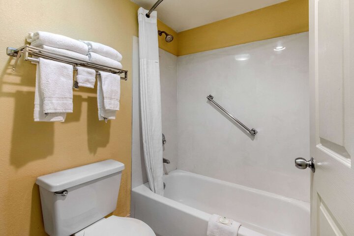 Room 8 of 31