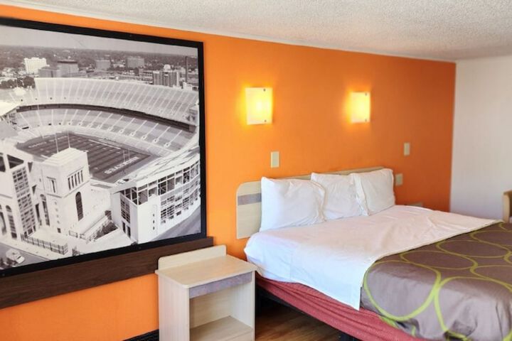 Room 19 of 28