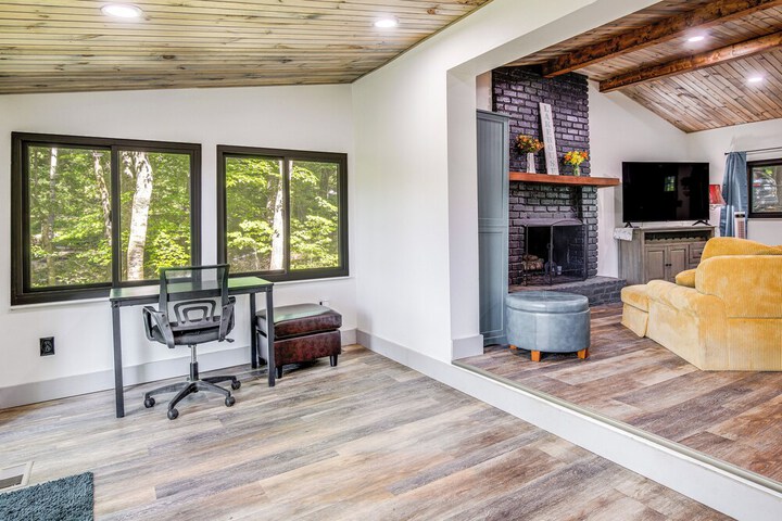Dandridge Home on Douglas Lake w / Hot Tub & Dock!