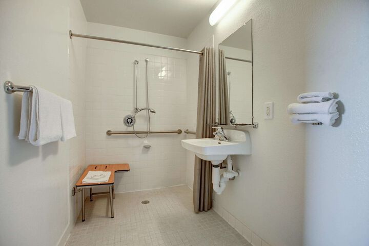 Room 13 of 28