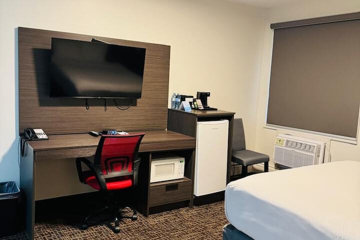 Room 9 of 36