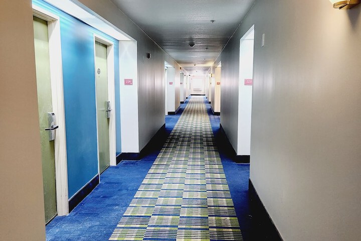 Ballroom/Hall 30 of 32