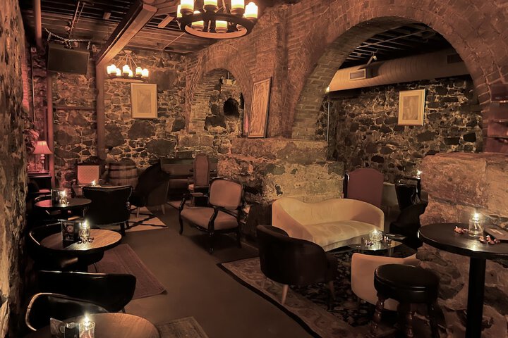 Lounge 94 of 120