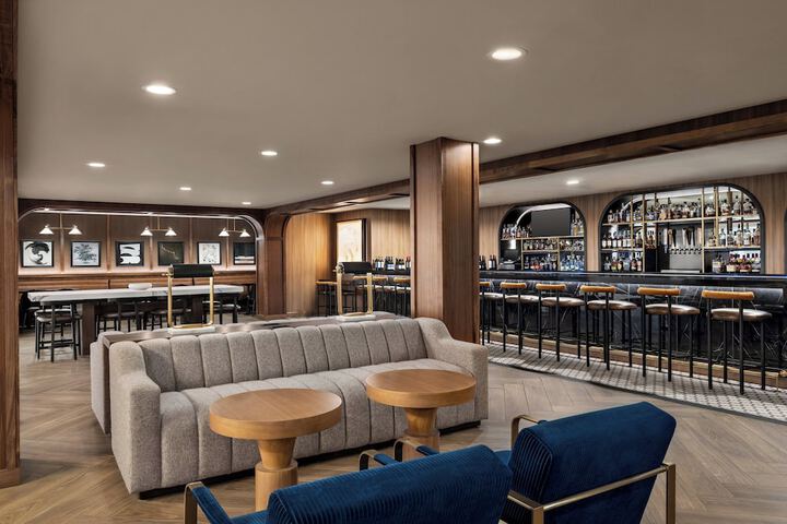 Lounge 140 of 147
