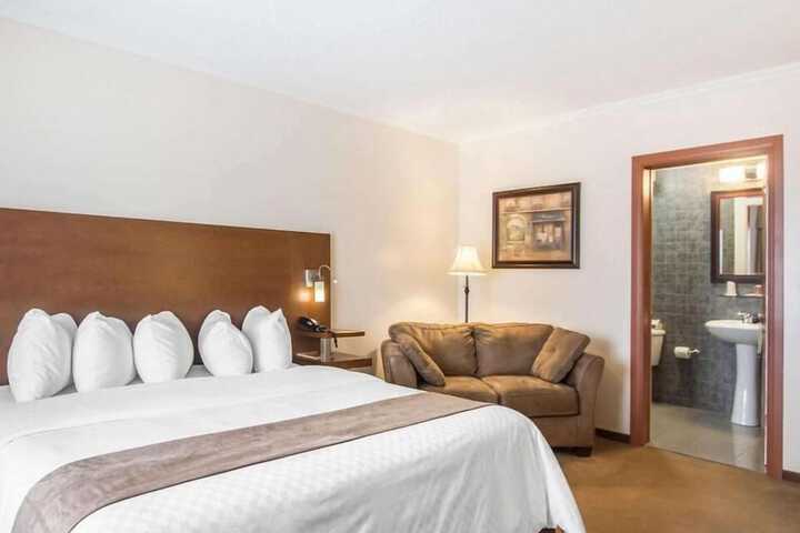 Room 22 of 38