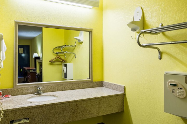 Room 8 of 29