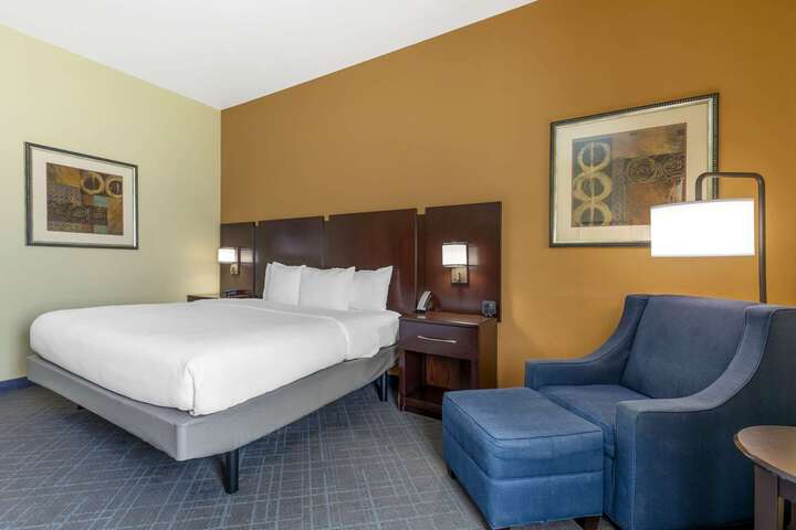 Comfort Inn & Suites (Formerly Executive Inn & Suites Mexia)