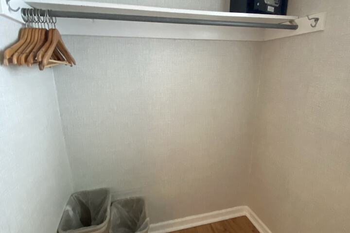 Room 9 of 36