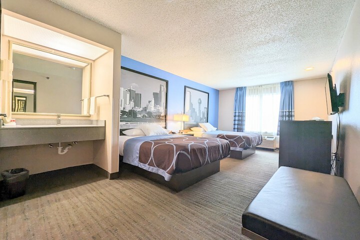 Super 8 by Wyndham Garland / Rowlett/East Dallas Area