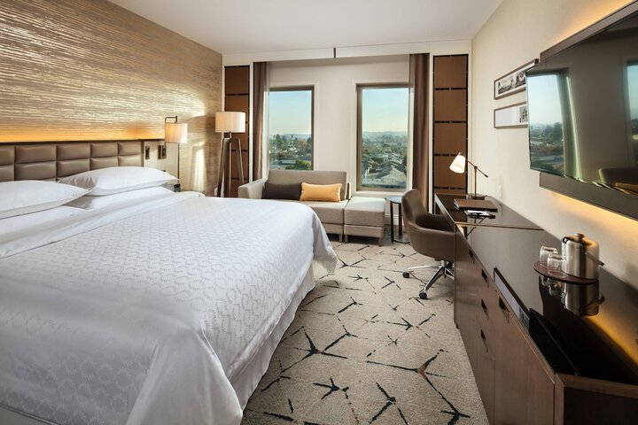 Room 10 of 40
