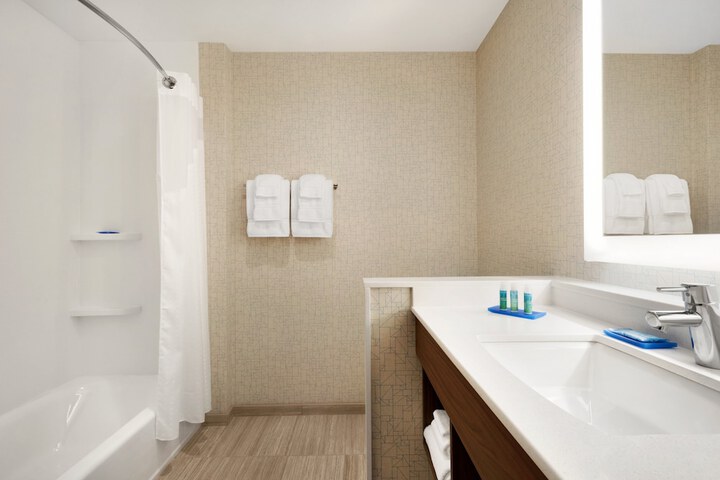 Room 11 of 27