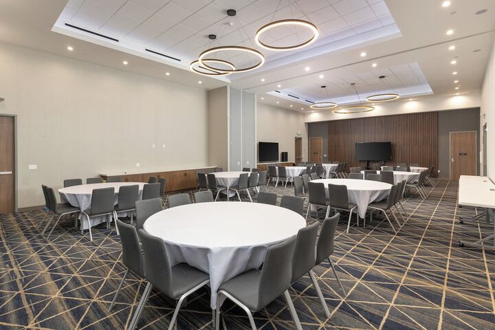 Ballroom/Hall 99 of 102