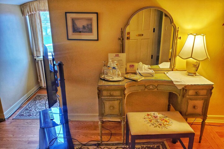 Montague Inn