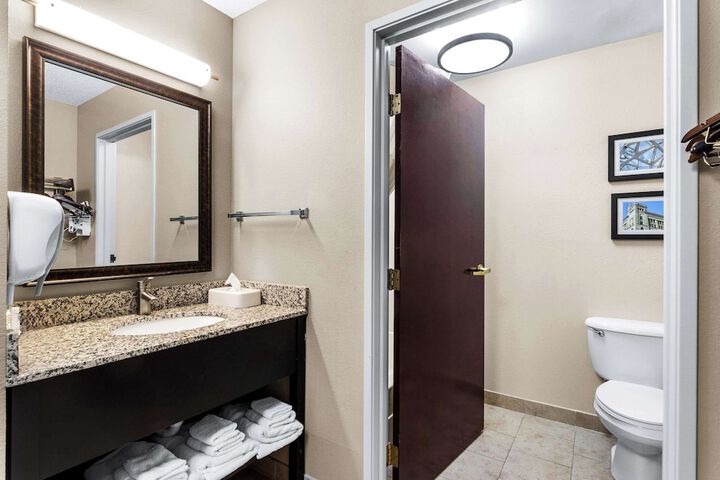 Room 28 of 47