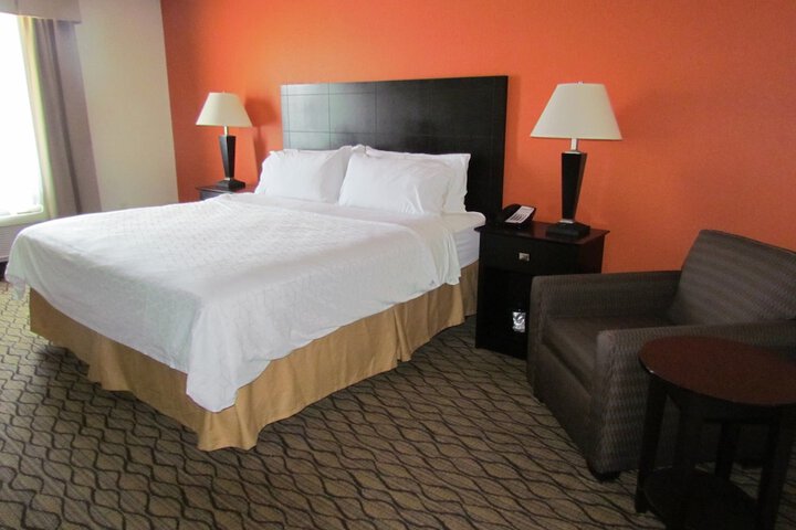 Holiday Inn Express Hotel & Suites Cadillac by IHG