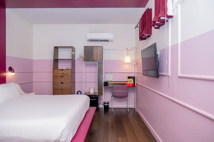 Room 77 of 195