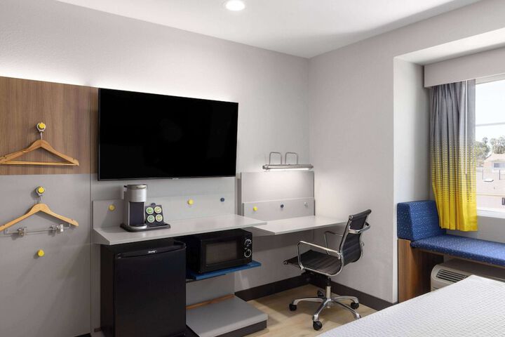 Microtel Inn & Suites by Wyndham Tracy