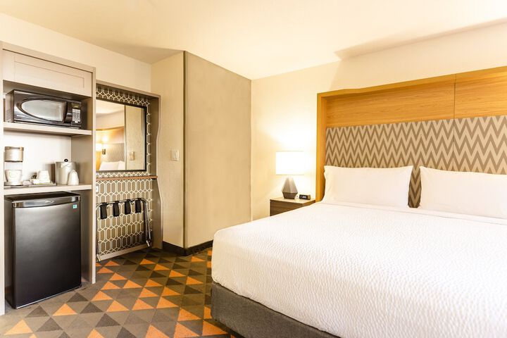 Room 28 of 60