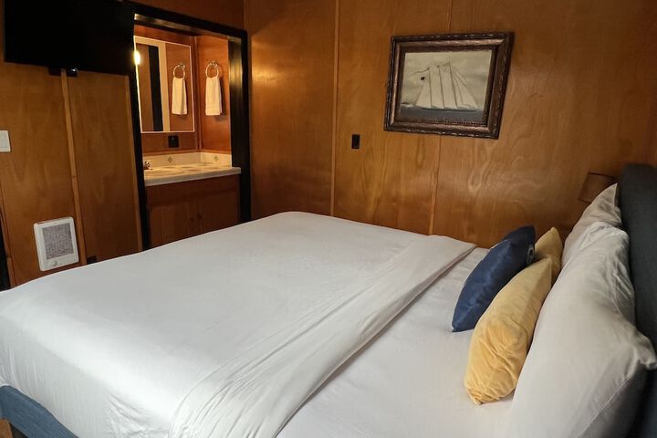 Room 44 of 99