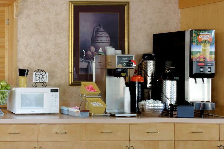 Breakfast/Coffee Service 32 of 34