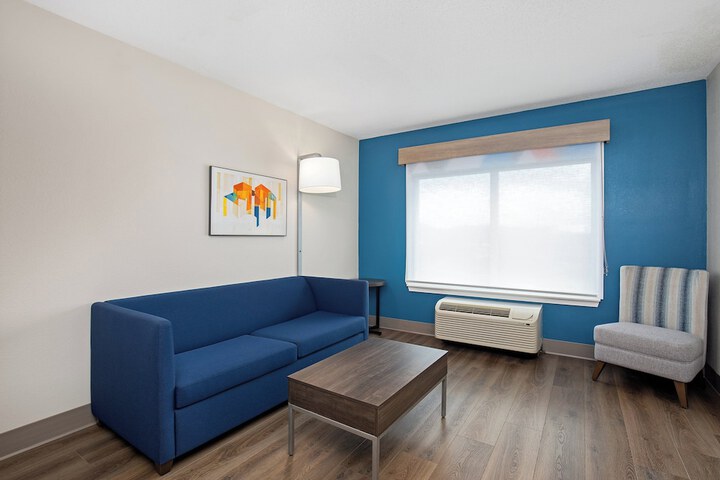 Room 32 of 60