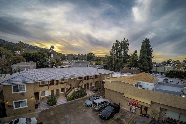 Nite Inn - Walking Distance to Universal Studios Hollywood
