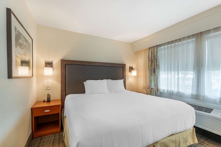 Best Western Plus University Park Inn & Suites