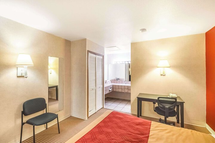 Room 30 of 63