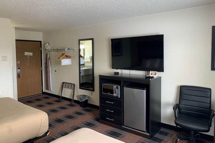 Room 32 of 39