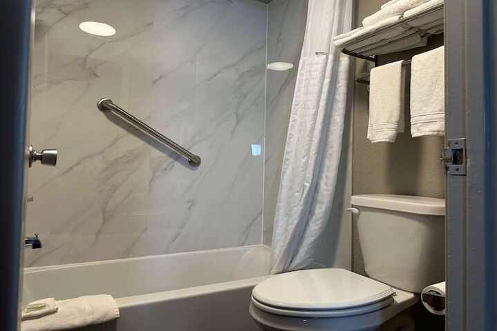Room 32 of 49