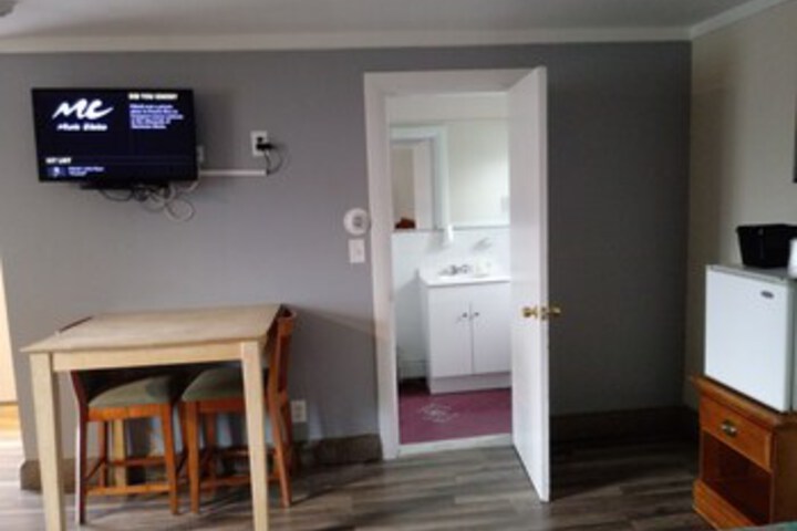 Town Line Motel