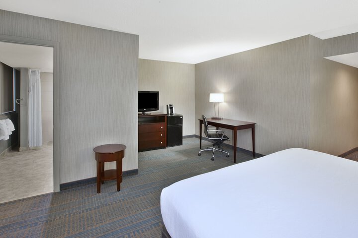 Room 25 of 81