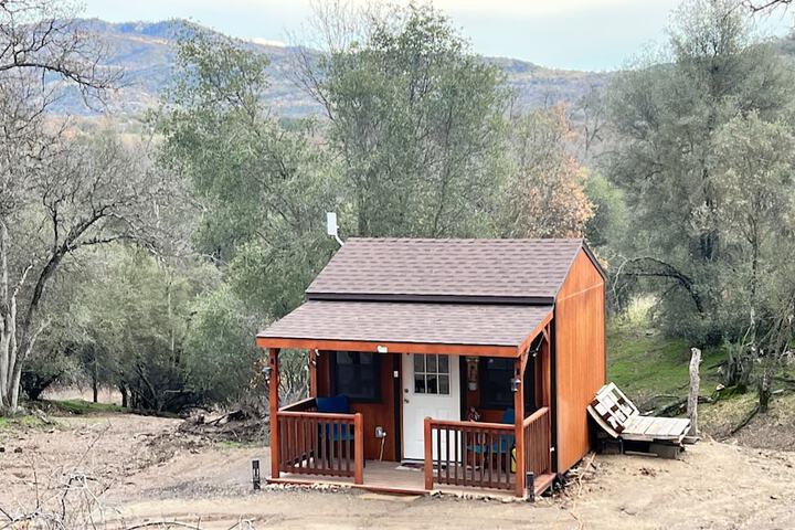 Off-grid 1-bed Cabin in Yokuts Valley